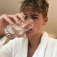 6686体育app铁牌作者Greta